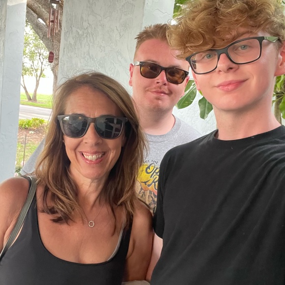 Meet your Posher, Lori - Picture 6 of 9